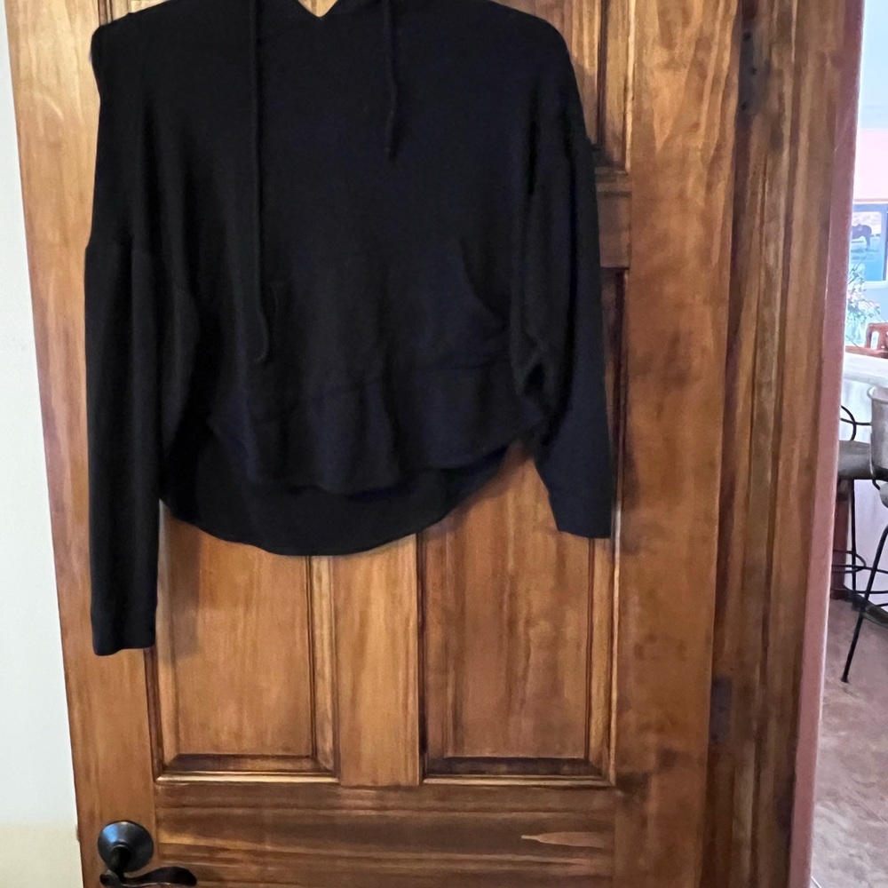Women’s hooded sweatshirt with cutout back